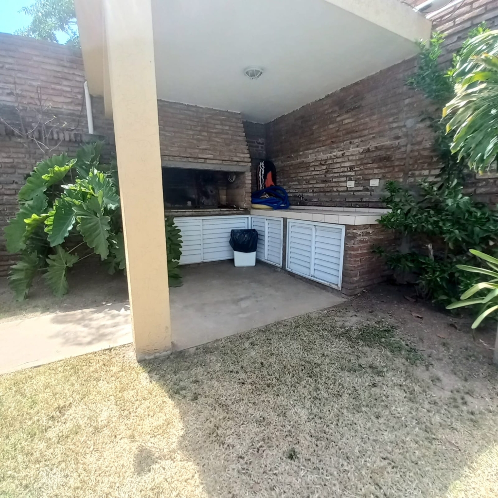 CASA DE 3 DOMITORIOS 2 BAÑOS QUINCHO Y PISCINA EN VILLA GOBERNADOR GALVEZ 2 casa VGG 3 dormitorios quincho y pileta 9